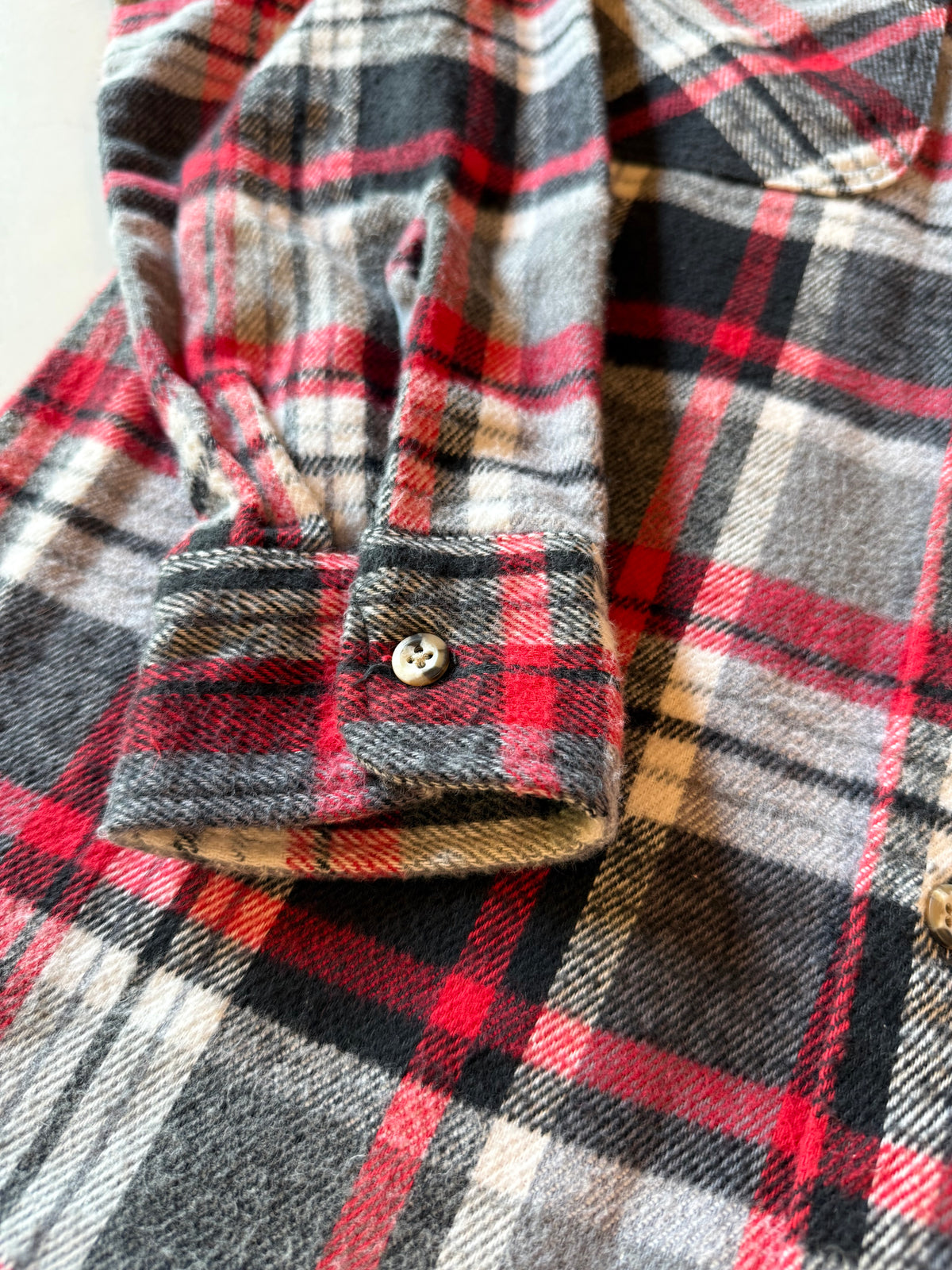 Vintage M Long Sleeve Flannel Plaid Button Up Shirt from the 90s
