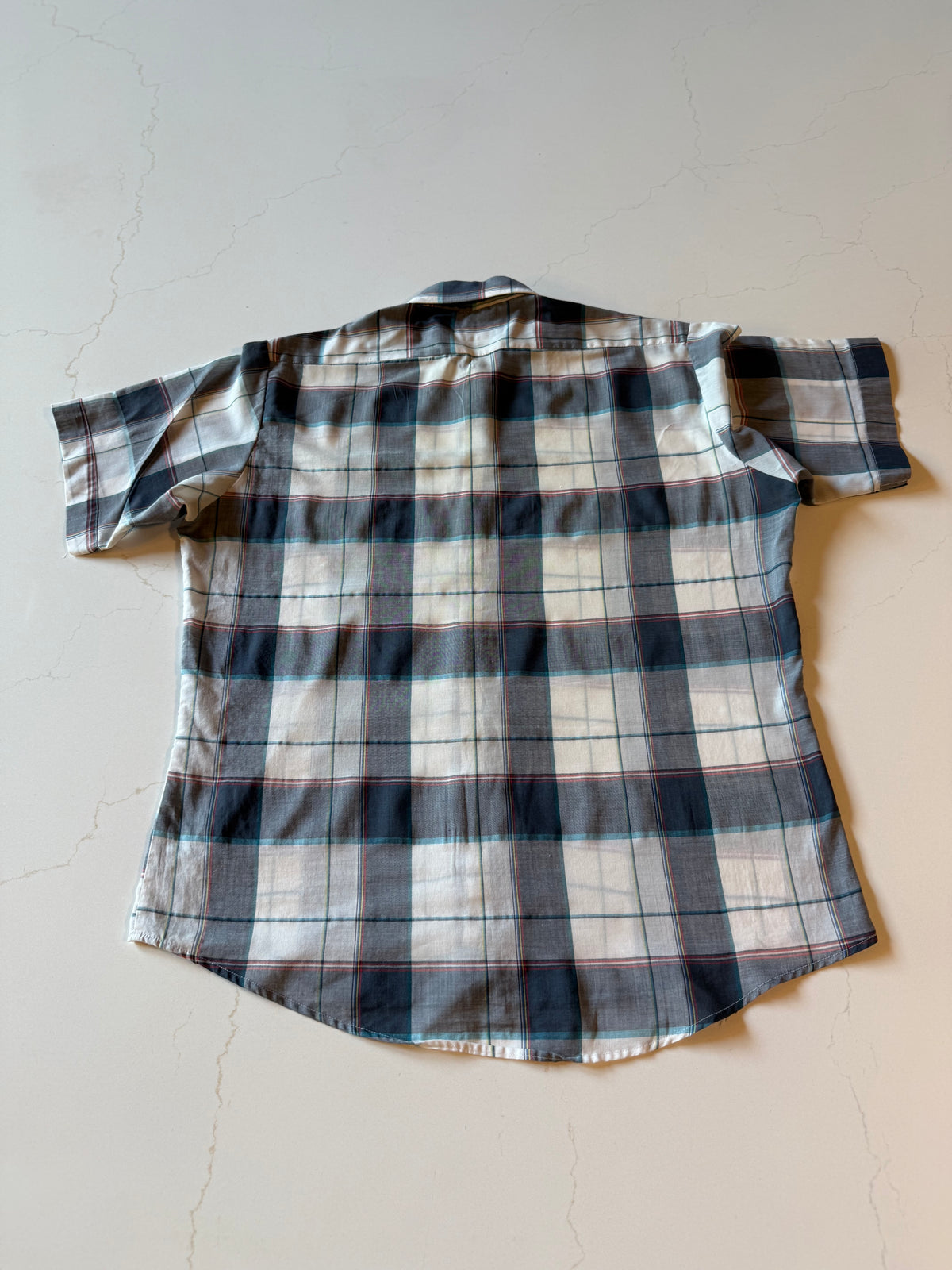 Vintage M Men's Short Sleeve Plaid Button Up Shirt from the 80s