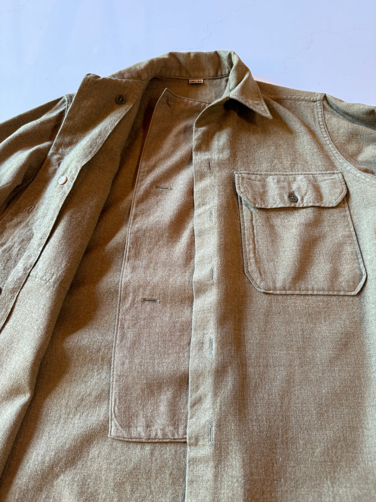 Vintage M Olive Green Long Sleeve Wool Military Shirt from the 40s
