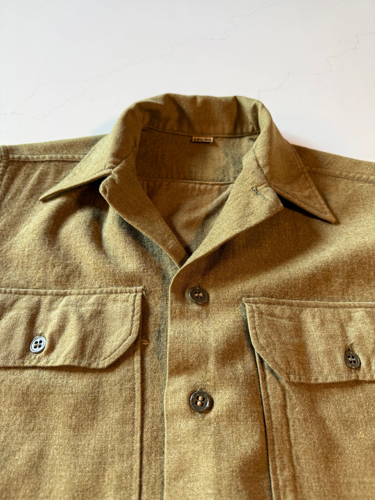 Vintage M Olive Green Long Sleeve Wool Military Shirt from the 40s
