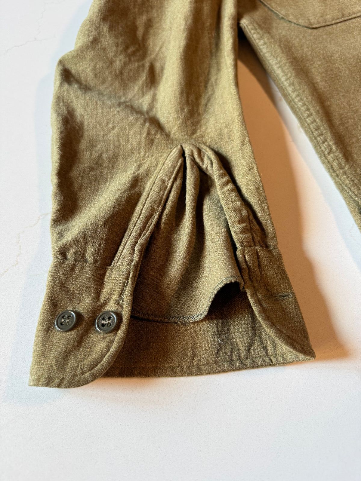 Vintage M Olive Green Long Sleeve Wool Military Shirt from the 40s