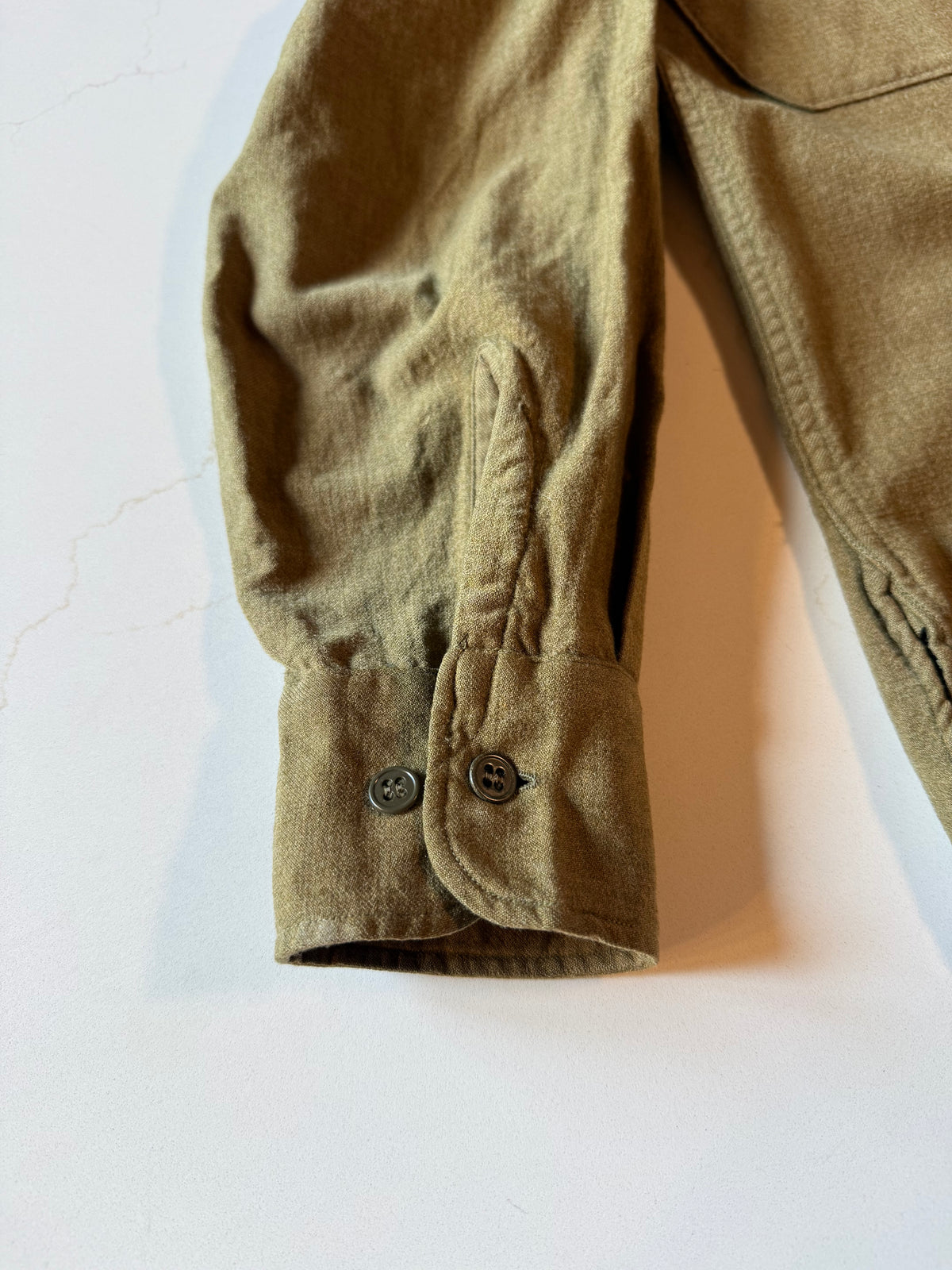 Vintage M Olive Green Long Sleeve Wool Military Shirt from the 40s