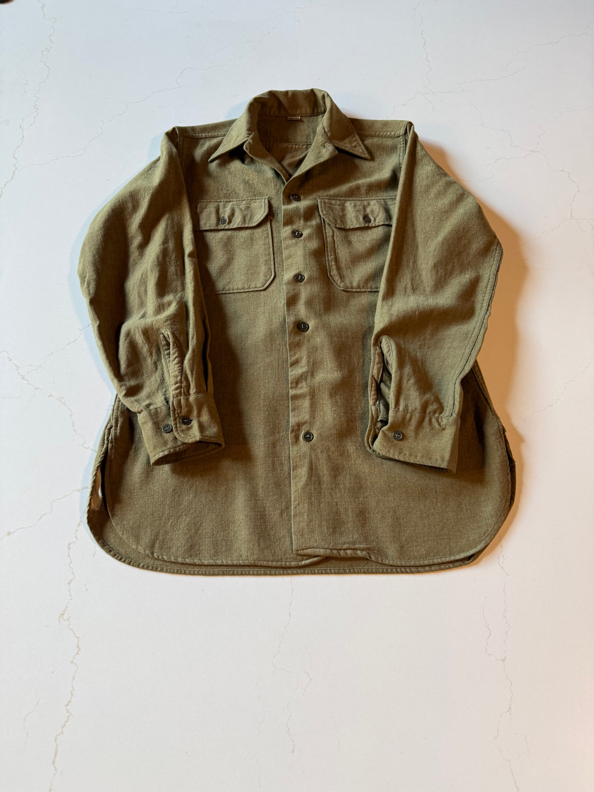 Vintage M Olive Green Long Sleeve Wool Military Shirt from the 40s