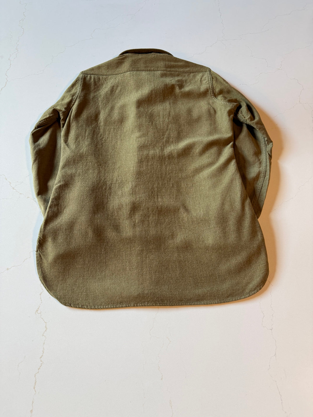 Vintage M Olive Green Long Sleeve Wool Military Shirt from the 40s