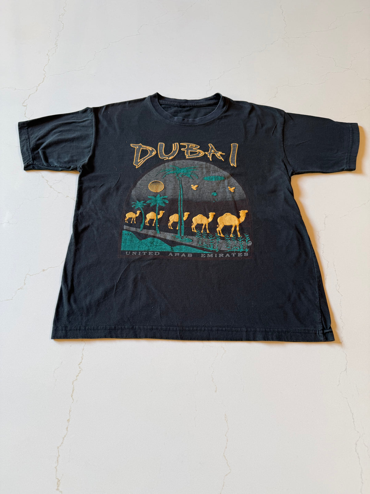 Vintage M Men's Black Short Sleeve Dubai T-Shirt from the 90s