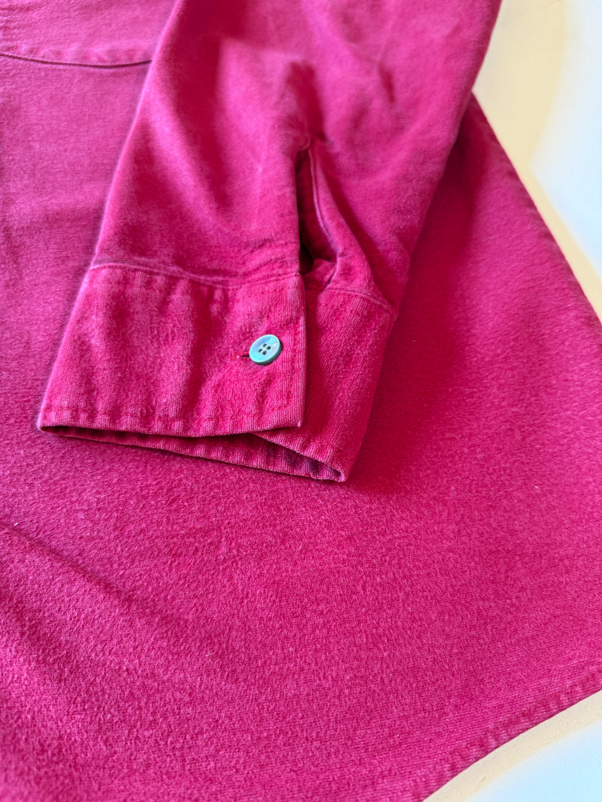 Vintage L Dark Red Long Sleeve Flannel Chamois Button Up Shirt from the 90s